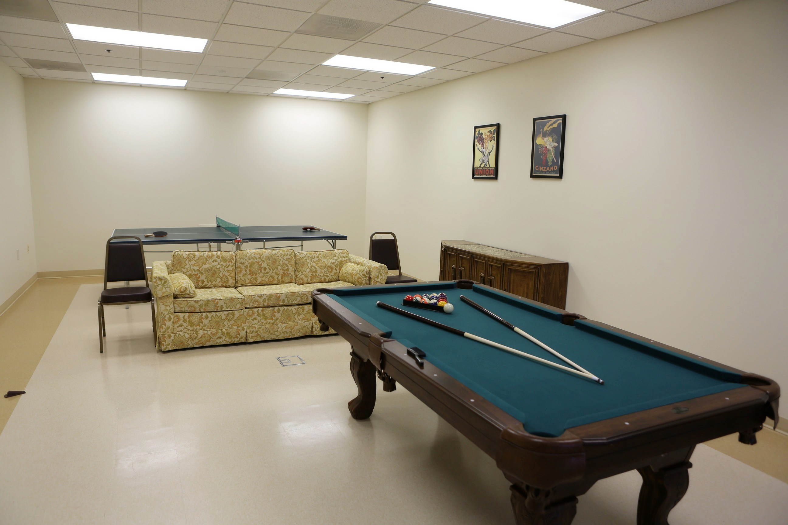 Pool & Pingpong Room